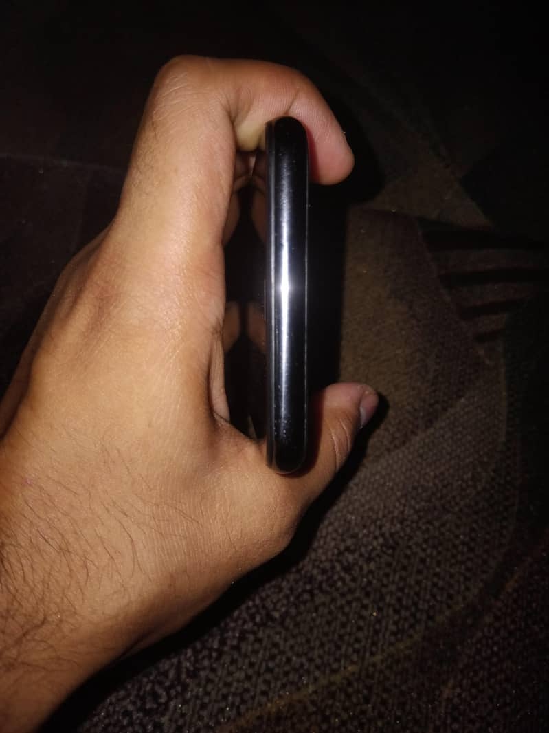 Apple iPhone X 4