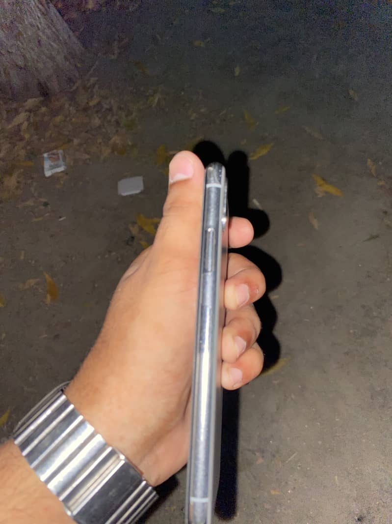 Apple iPhone X 4