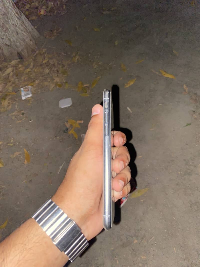 Apple iPhone X 5