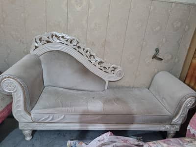Luxury Royal Chaise Lounge Sofa – Wooden Carved – Excellent Condition
