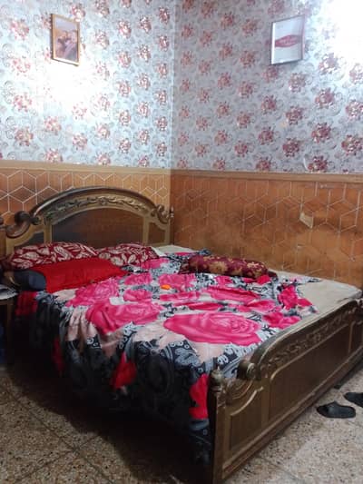 woden bed
