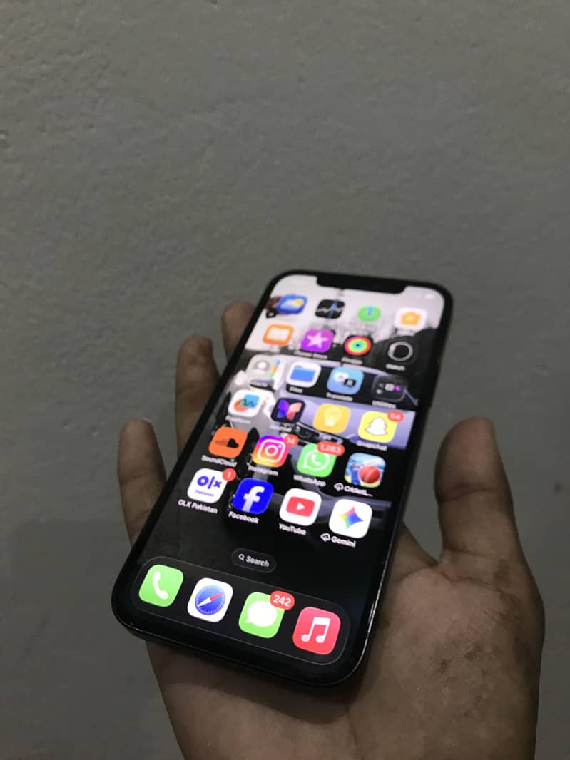 Apple iPhone 12 4
