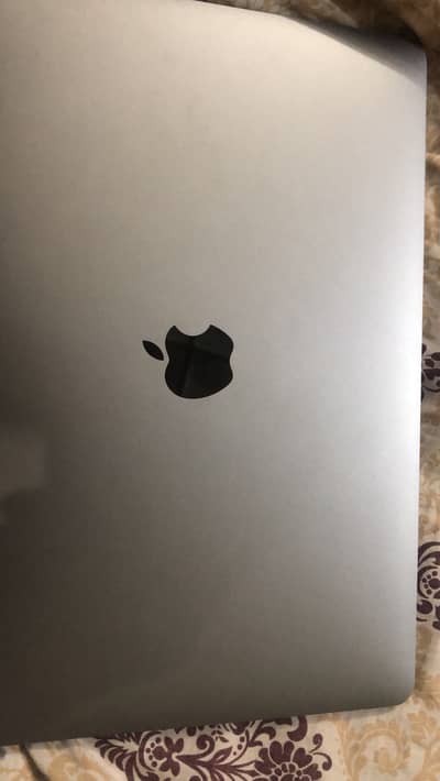 MacBook Pro 2019 13 inches with Touch Bar