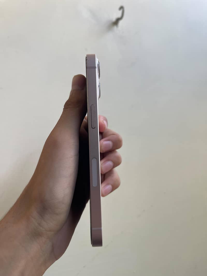 iPhone 13 4