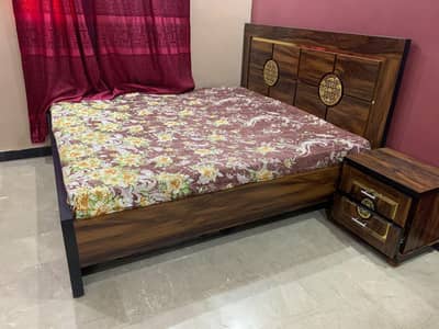 Luxury Wooden King Size Bed– Used Like New (10/10 Condition)