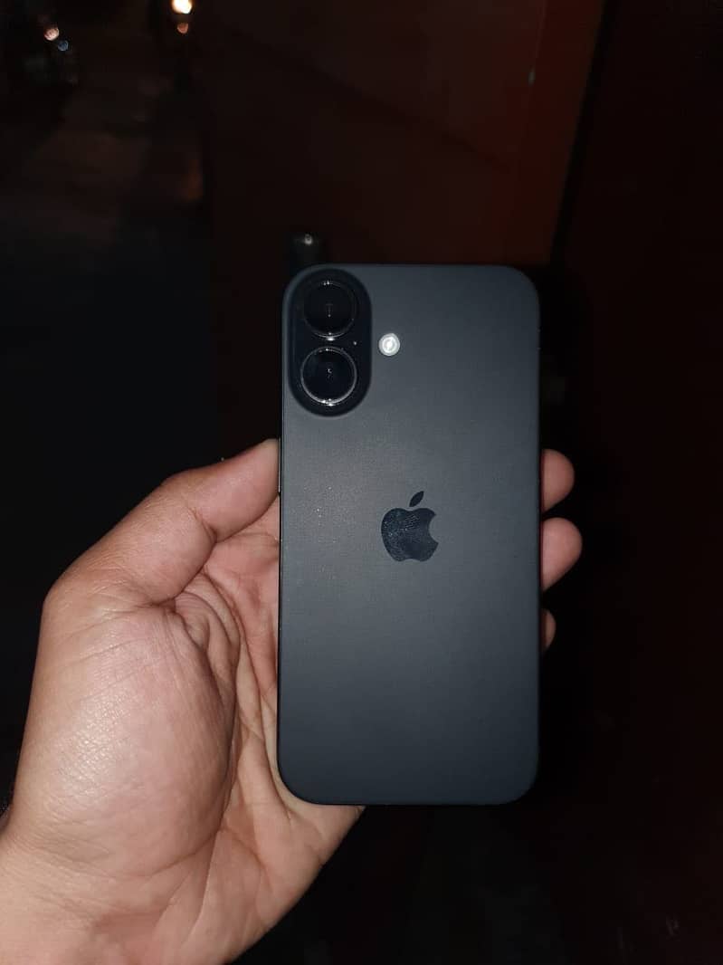 Apple iPhone 16 1