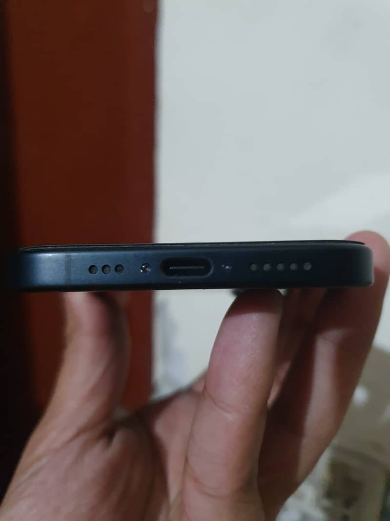 Apple iPhone 16 5