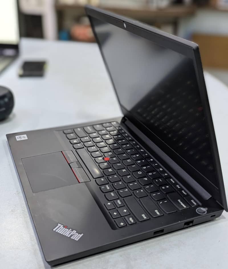 Lenovo E14 8