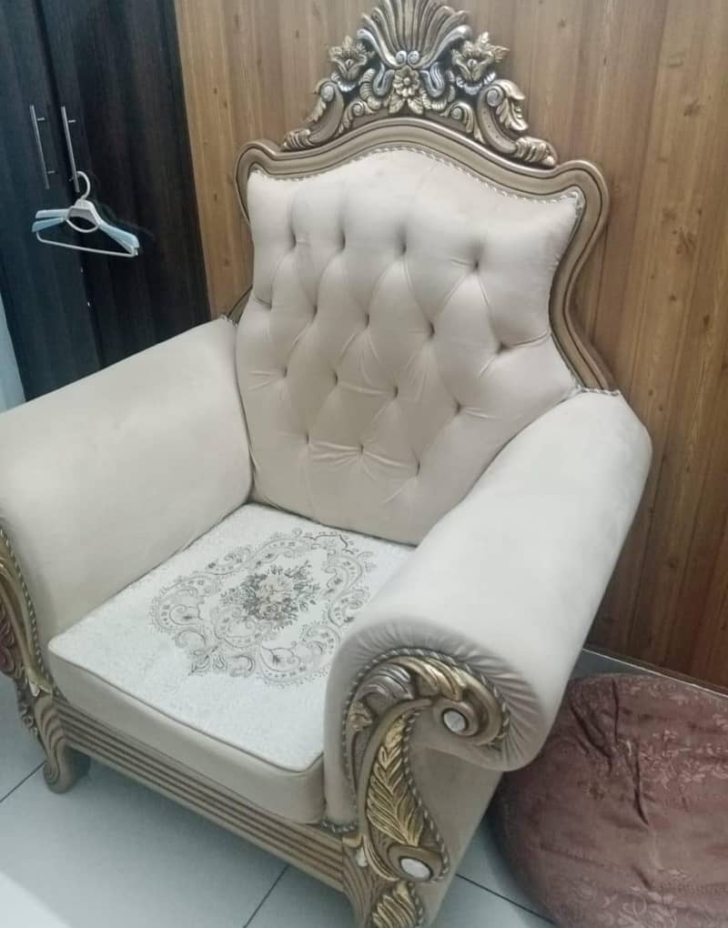 7 seaters sofa with side table 0