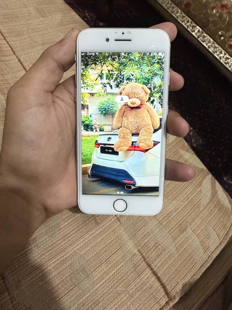 Apple iPhone 7 0