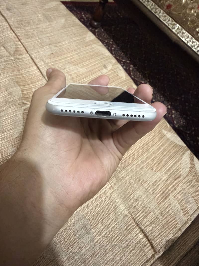 Apple iPhone 7 2