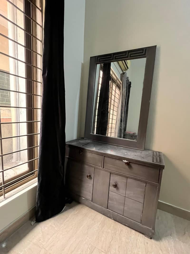Complete bed set with side table and dressing 5