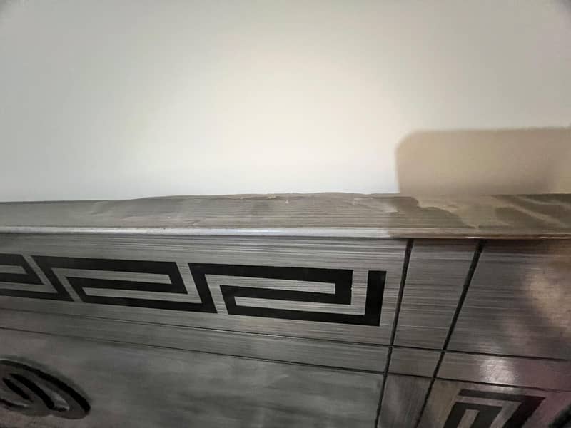 Complete bed set with side table and dressing 7