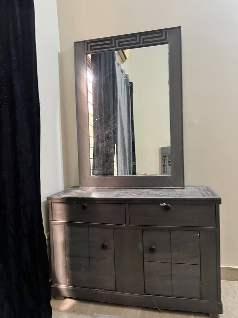 Complete bed set with side table and dressing 8