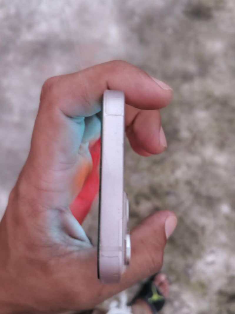 Apple iPhone 13 1