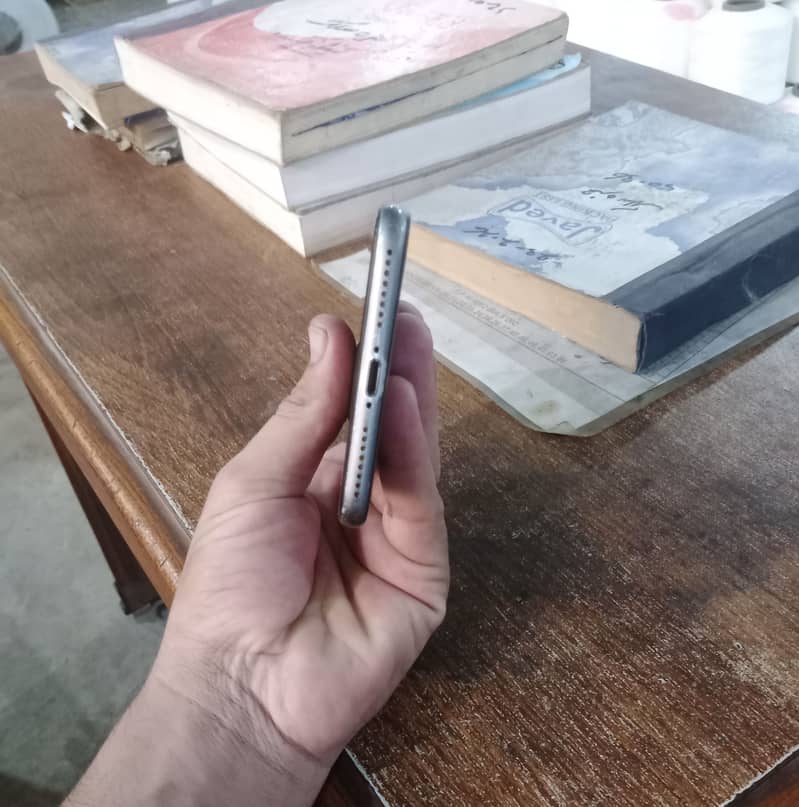 Apple iPhone 8 Plus 3