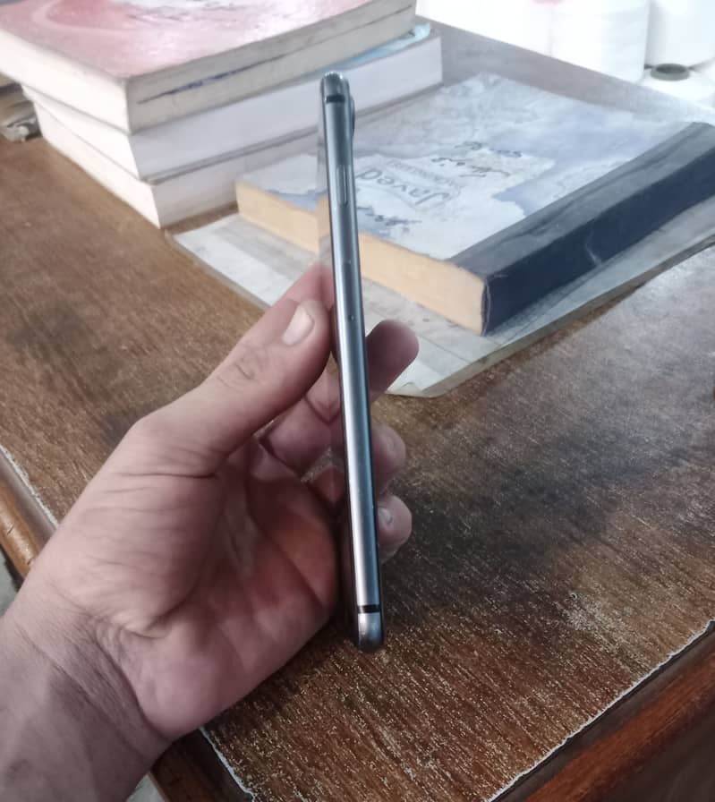 Apple iPhone 8 Plus 5