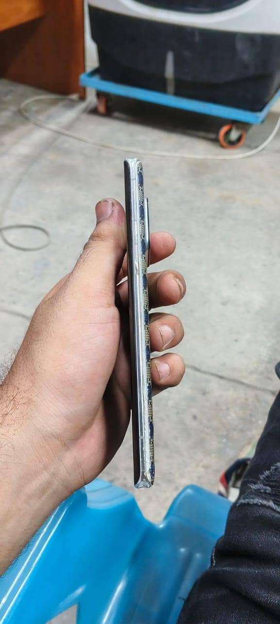 Sharp Aquos Sense6 2