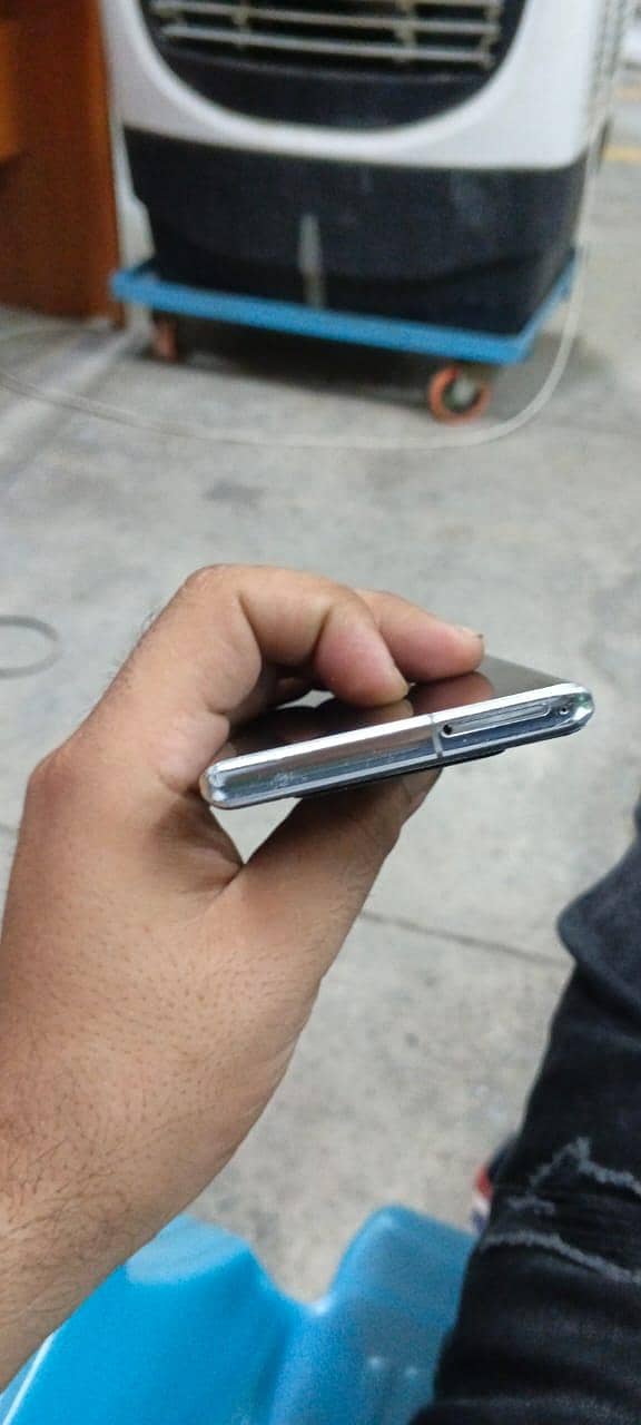 Sharp Aquos Sense6 3