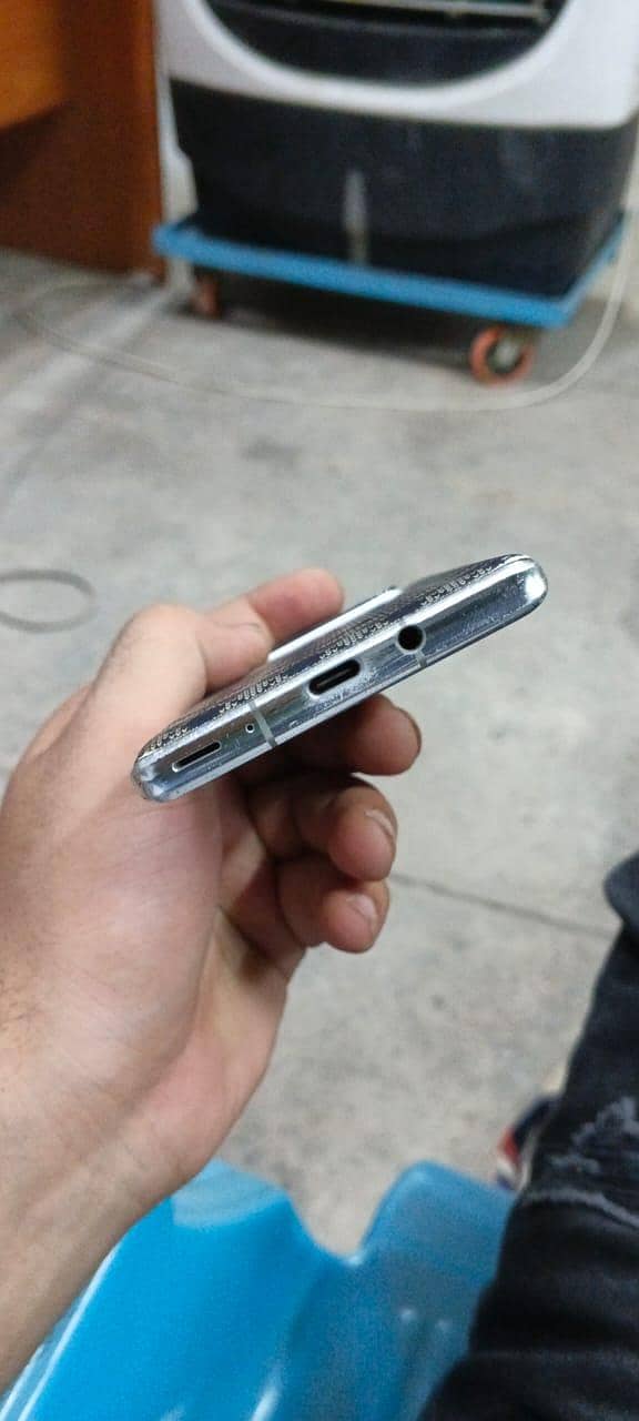 Sharp Aquos Sense6 5