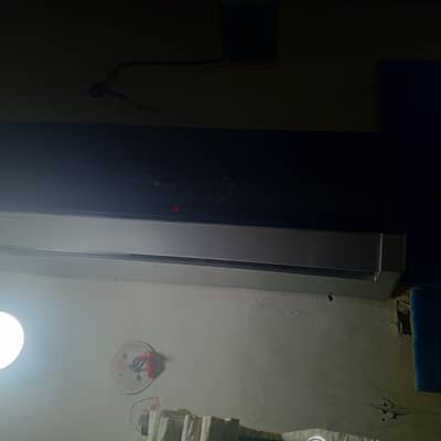 Gree G10 Invertor Heat and Cool 1 Ton Excellent Condition