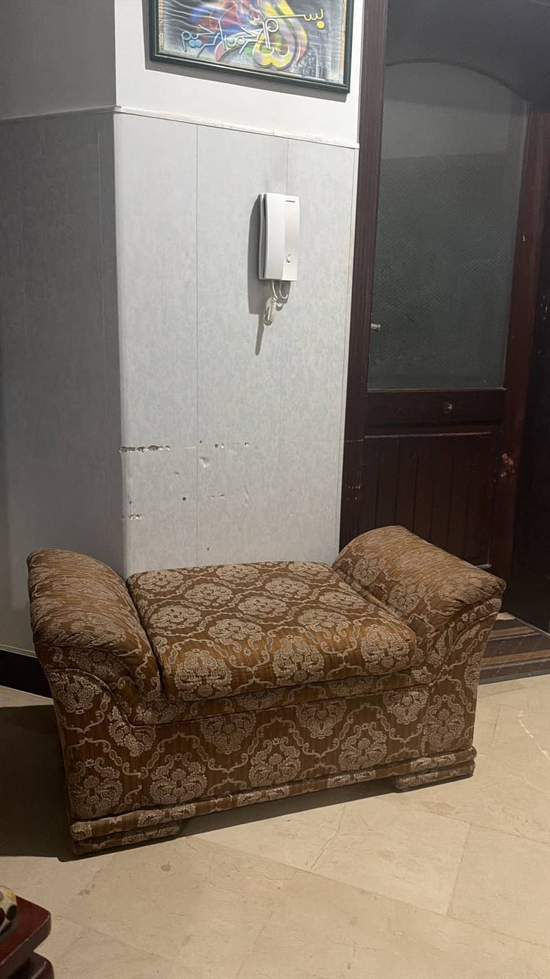 Selling Sofa mint condition 1