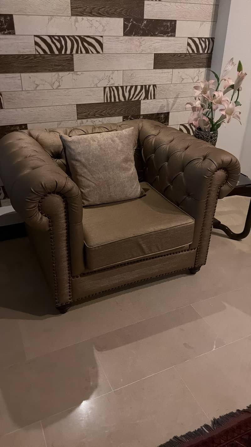 Selling Sofa mint condition 3
