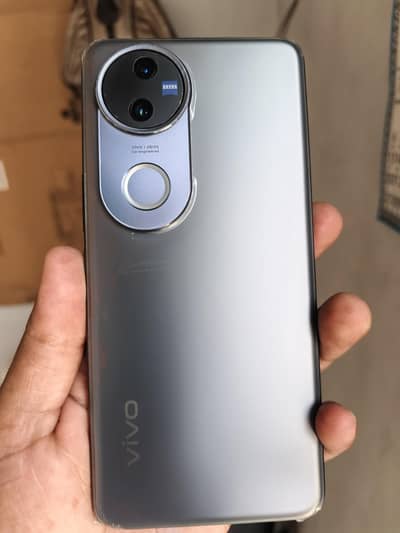 Vivo V50