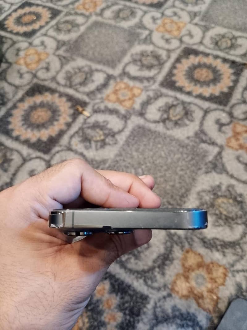 Apple iPhone 13 Pro 2