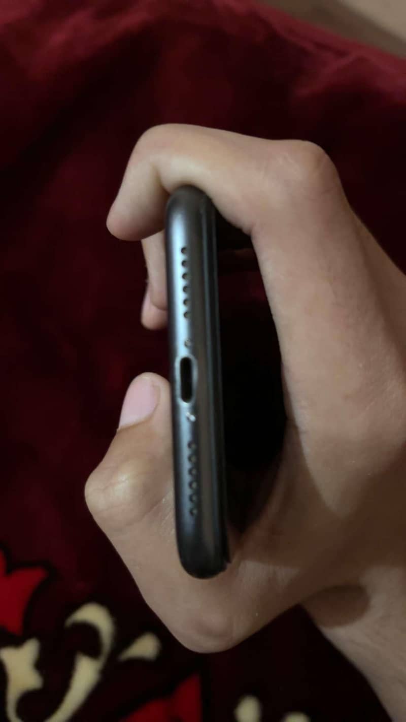 Apple iPhone 11 4