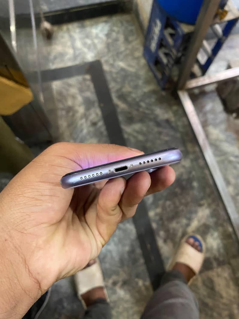 Apple iPhone 11 3