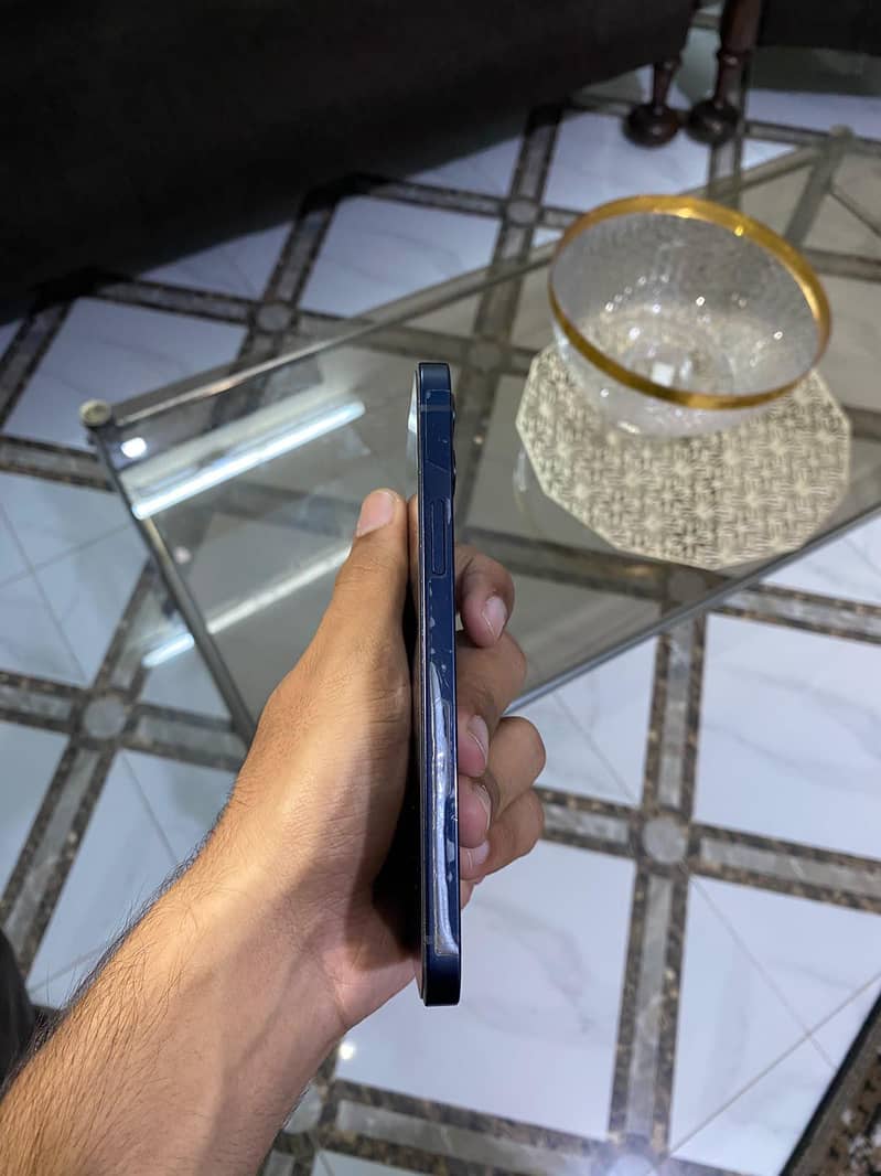 Apple iPhone 12 2