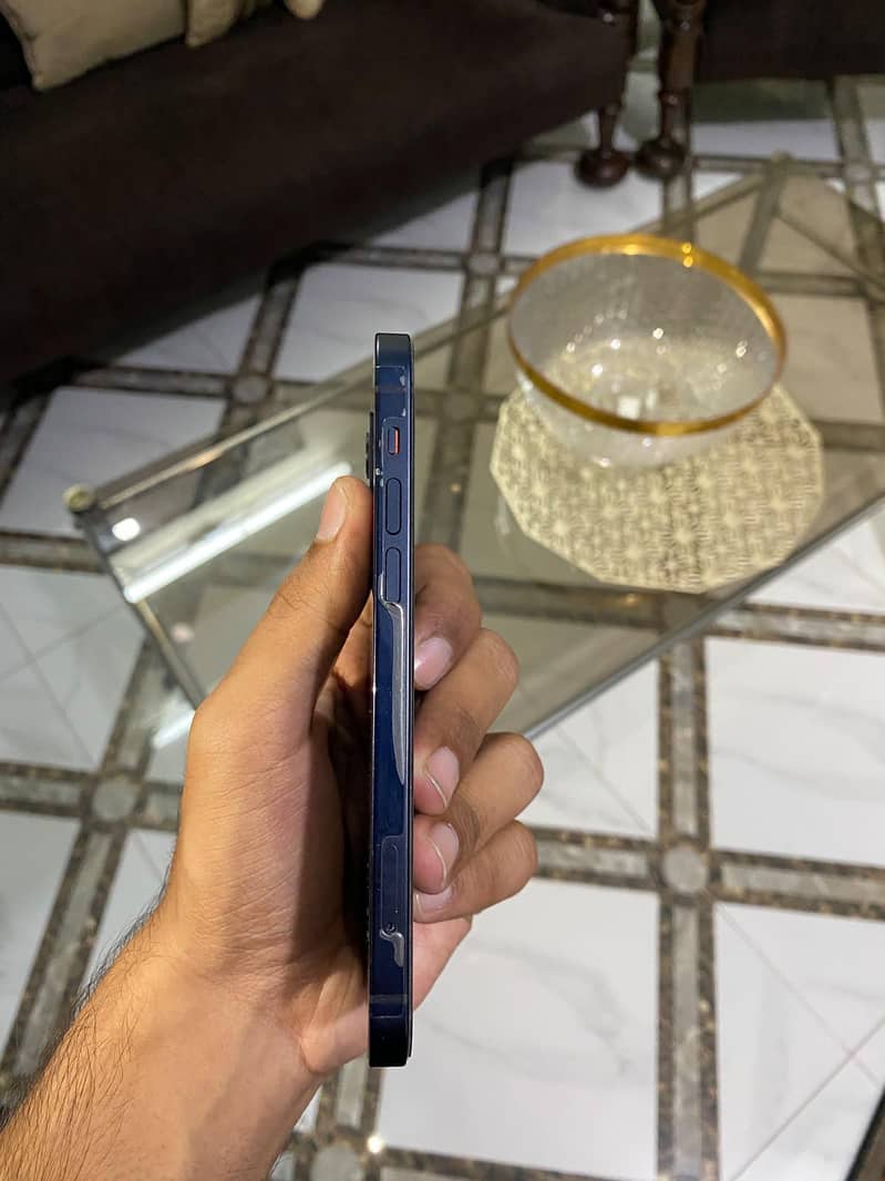 Apple iPhone 12 3