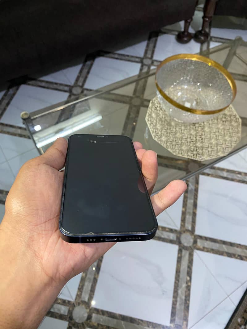 Apple iPhone 12 4