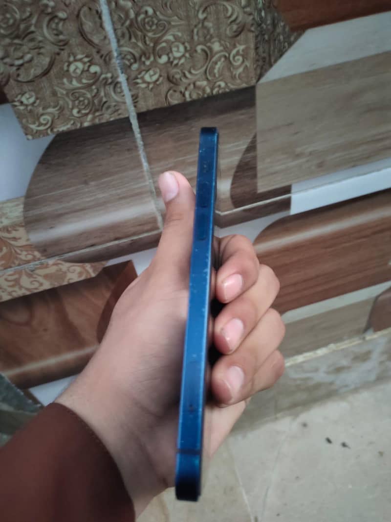 Apple iPhone 12 4