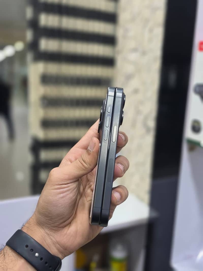 Apple iPhone 15 Pro 0