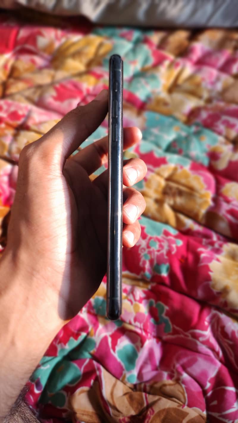 Apple iPhone 11 3