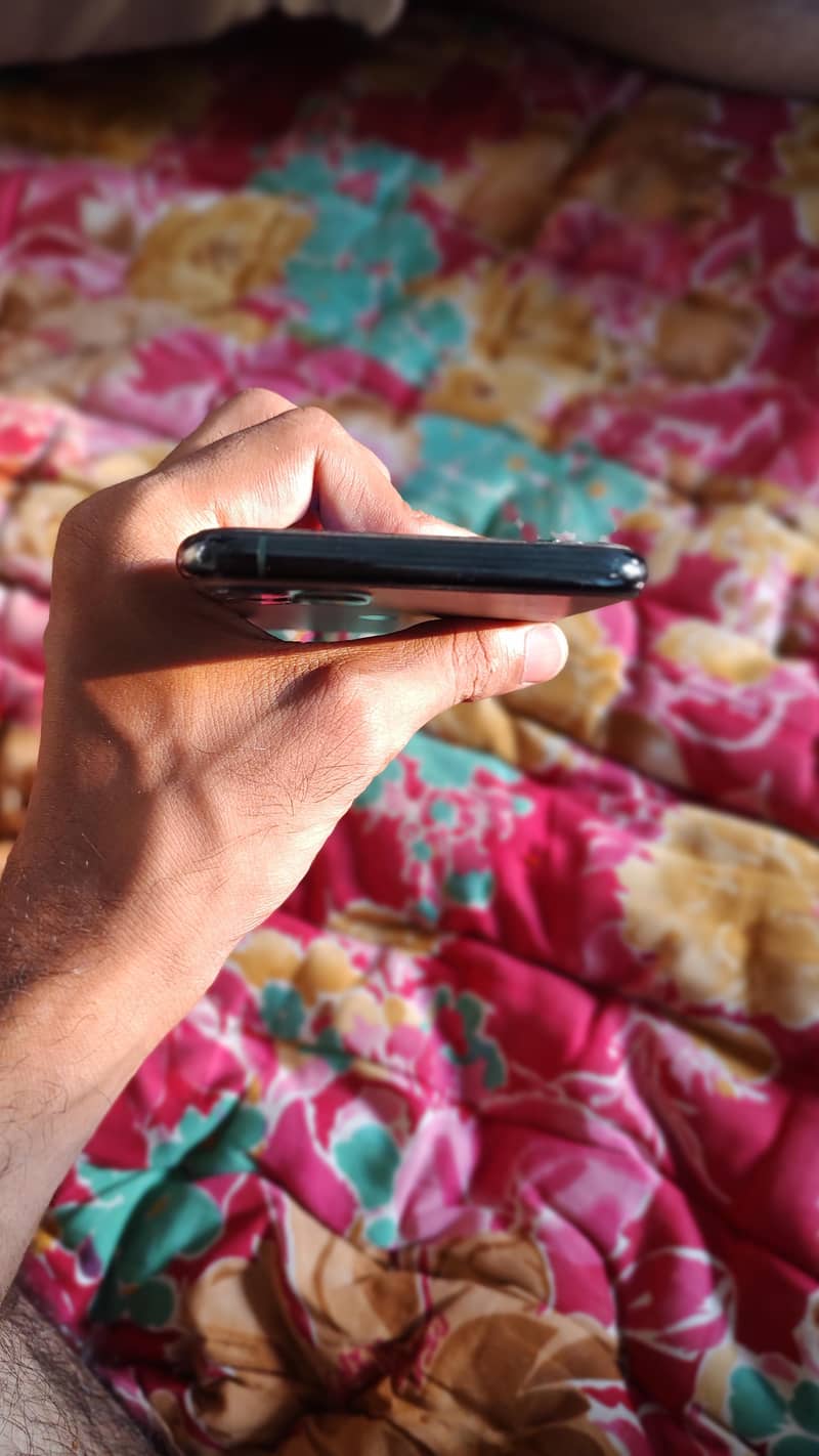 Apple iPhone 11 4