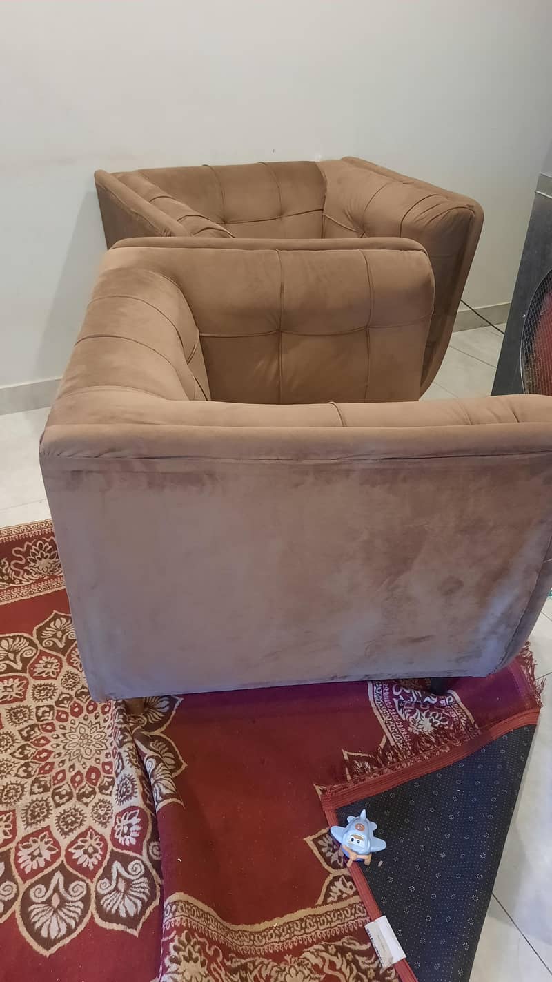 2  single sofa sets 0