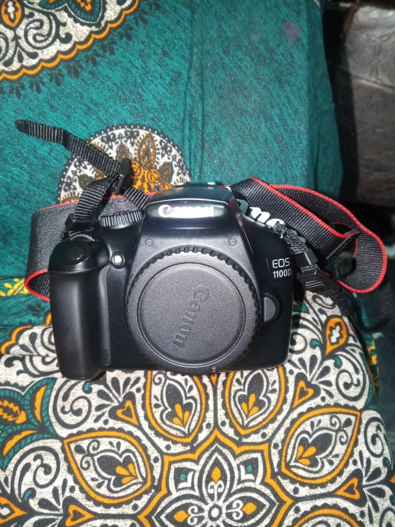 canon eos1100D 0