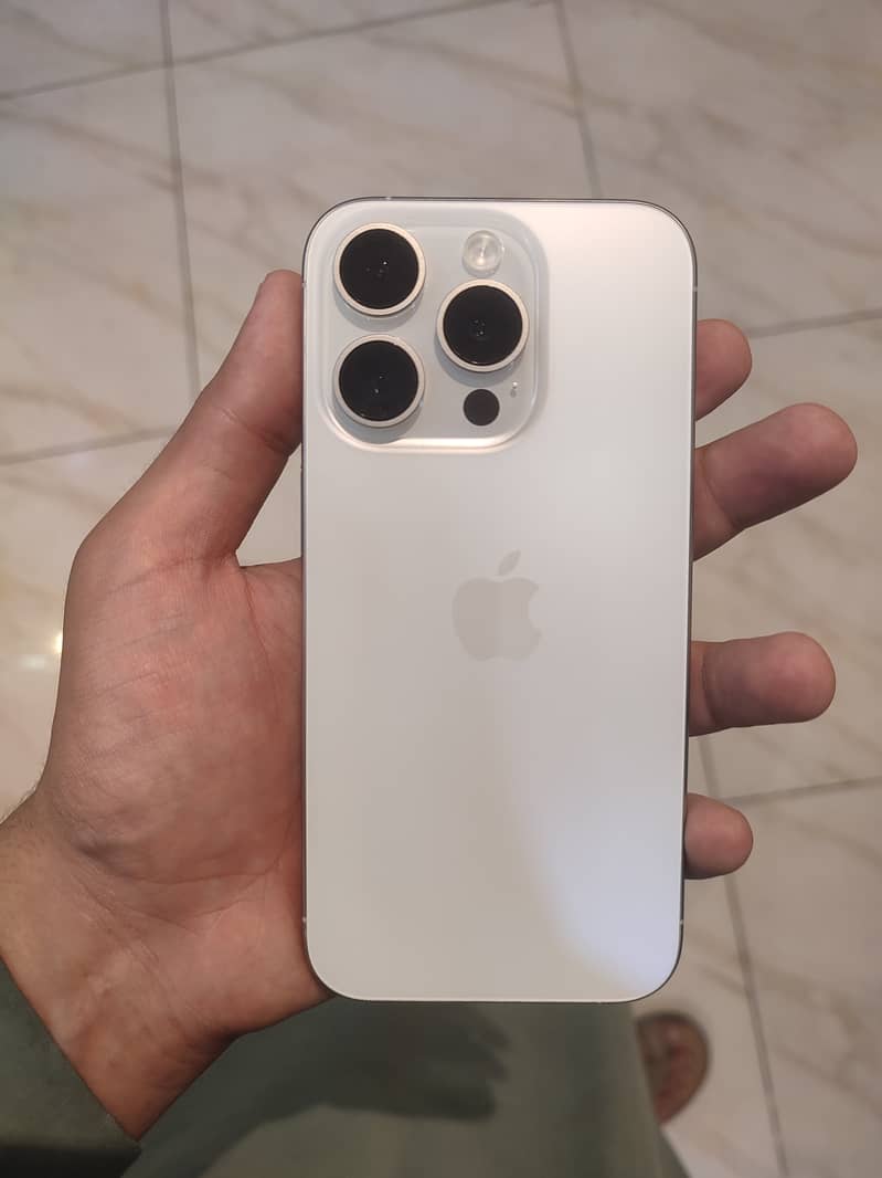 Apple iPhone 15 Pro 0