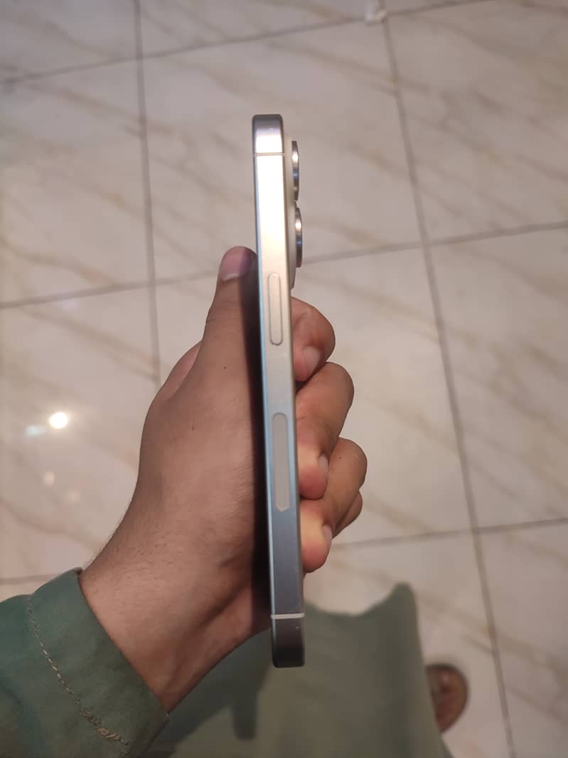 Apple iPhone 15 Pro 1