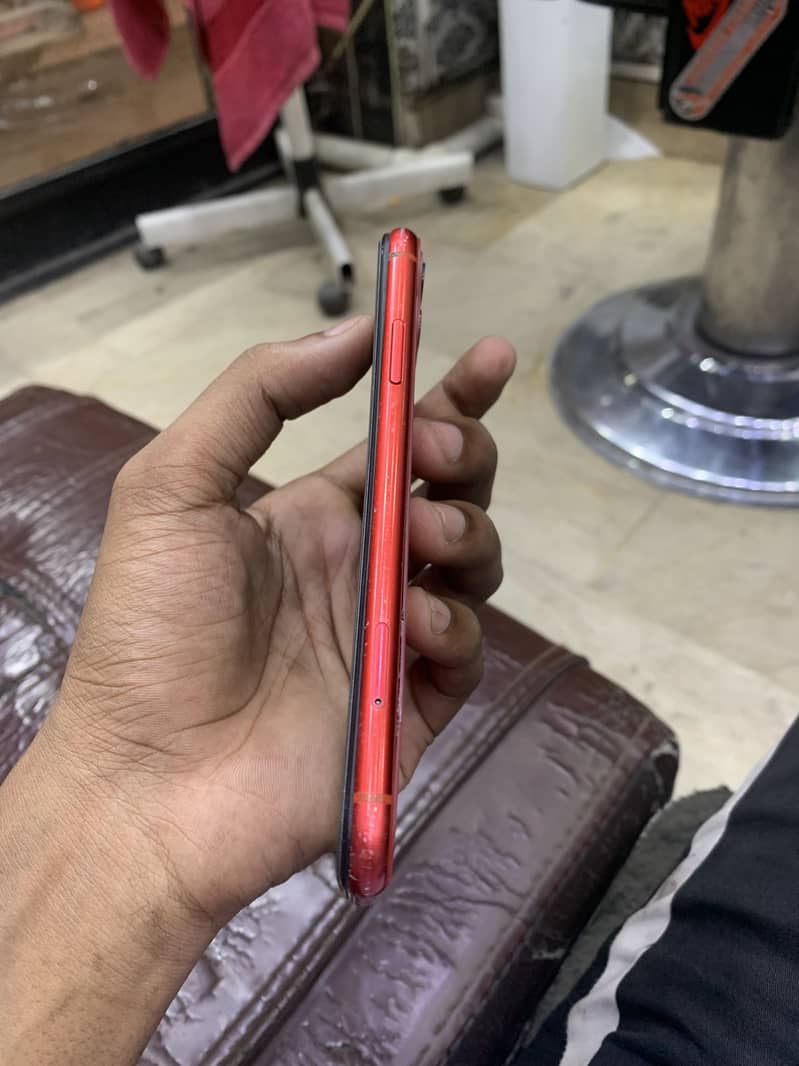 Apple iPhone 11 4