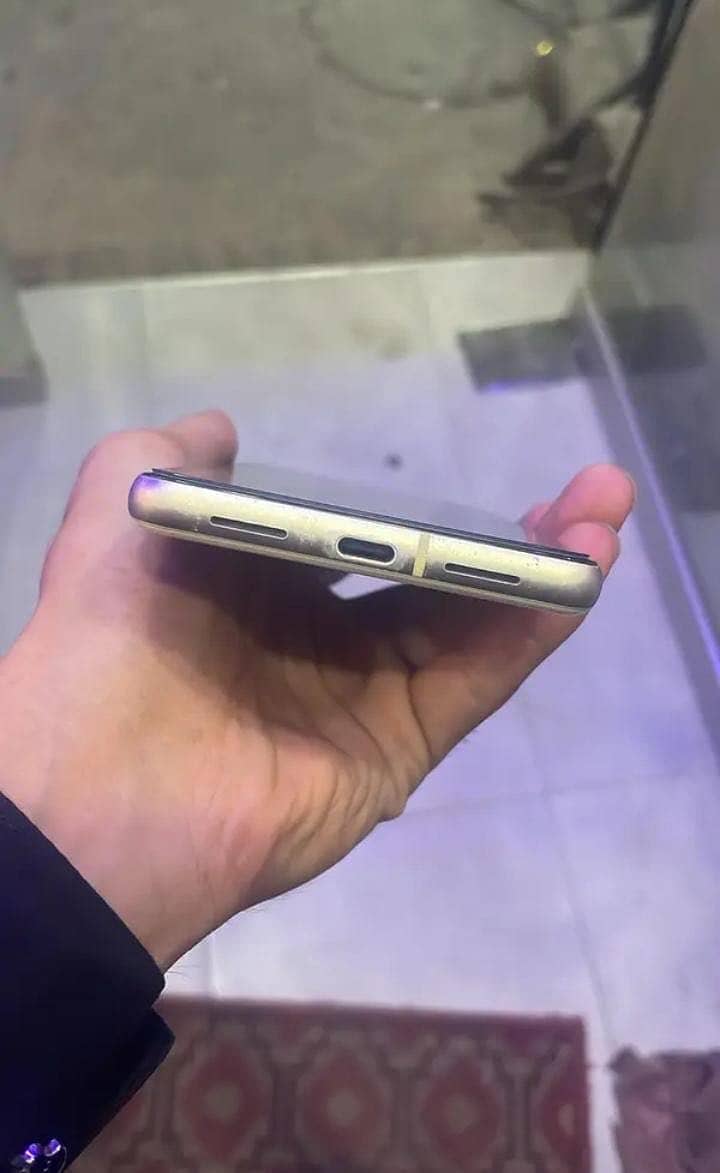 Google Pixel 7 4