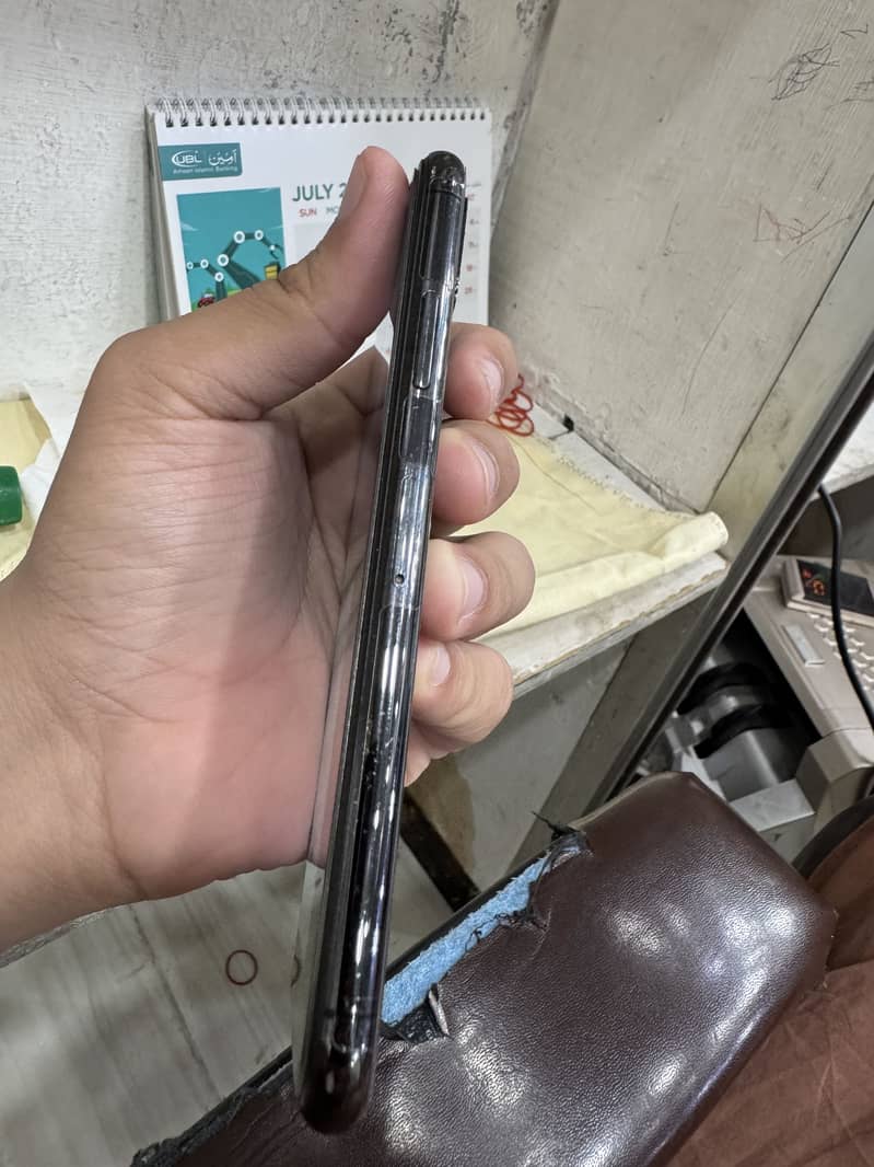 Apple iPhone X 3