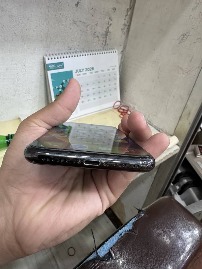 Apple iPhone X 6