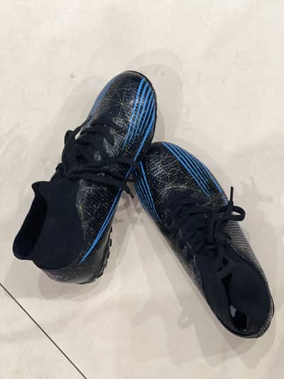 Football shoes grippers