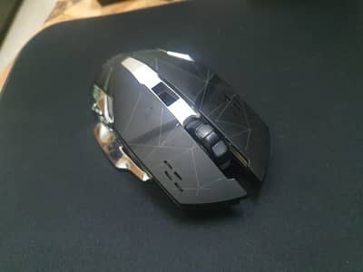 gaming silent mouse with 5 buttons its buetifull sleek