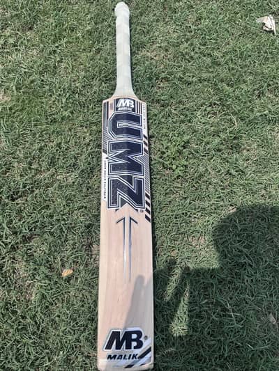 MB Malik bat in v good condation low price