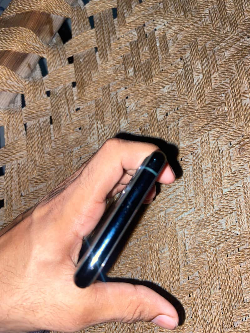 Apple iPhone 11 pro 7